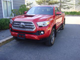 Used 2016 Toyota Tacoma TRD Sport image 2