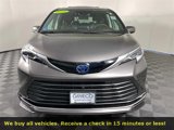 Used 2023 Toyota Sienna Platinum image 3