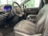 New 2025 Chrysler Pacifica Select image 2