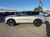 Used 2022 Mitsubishi Outlander SE image 2