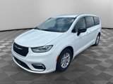 New 2026 Chrysler Pacifica Select image 2