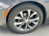 Used 2017 Chrysler Pacifica Limited w/ UConnect Theater Package image 3