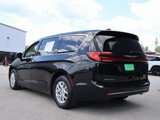 Used 2023 Chrysler Pacifica Touring-L image 3