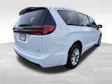 New 2025 Chrysler Pacifica Select image 3