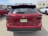 Used 2021 Toyota Highlander XLE image 4