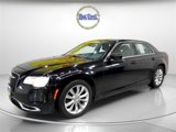 Used 2018 Chrysler 300 Touring L image 3