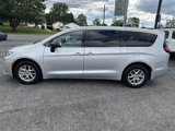 Used 2024 Chrysler Pacifica Touring-L image 2