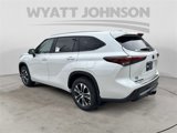 New 2025 Toyota Highlander XLE image 3
