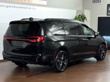 Used 2023 Chrysler Pacifica Limited w/ Uconnect Theater Family Group image 3