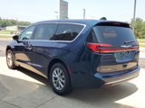 Used 2025 Chrysler Pacifica Select w/ Uconnect Theater Family Group image 3