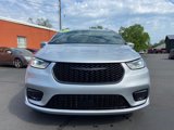Used 2022 Chrysler Pacifica Limited w/ Uconnect Theater Family Group image 4