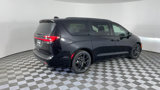 New 2025 Chrysler Pacifica Limited image 4
