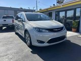 Used 2017 Chrysler Pacifica Platinum image 3