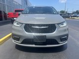 Used 2023 Chrysler Pacifica Touring-L image 4