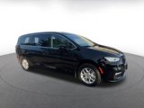 Used 2024 Chrysler Pacifica Touring-L image 2
