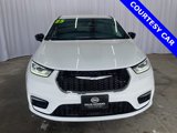New 2025 Chrysler Pacifica Select image 2