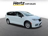 Used 2024 Chrysler Pacifica Touring-L image 2