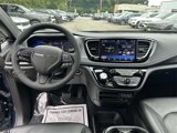 Used 2022 Chrysler Pacifica Touring-L w/ S Appearance Package image 6