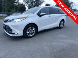 Used 2024 Toyota Sienna Limited image 2