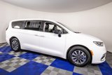 Used 2024 Chrysler Pacifica Touring-L image 3