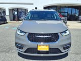 Certified 2021 Chrysler Pacifica Touring-L image 3