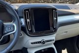 Used 2022 Volvo XC40 T5 Momentum image 6