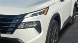 Used 2024 Nissan Rogue SV image 4