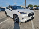 Used 2025 Toyota Highlander XLE image 3