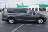 Used 2023 Chrysler Pacifica Touring-L image 4