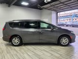 Used 2022 Chrysler Pacifica Touring-L image 6