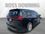 Used 2024 Chrysler Pacifica Touring-L image 4