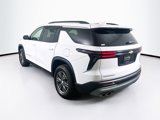 Used 2025 Chevrolet Traverse LT image 5
