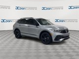 Used 2023 Volkswagen Tiguan SE R-Line image 2
