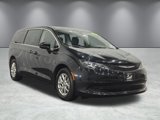 Used 2022 Chrysler Voyager LX image 2
