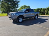 Used 2024 Nissan Frontier SV image 2