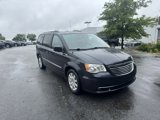 Used 2014 Chrysler Town & Country Touring image 3