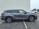 New 2025 Toyota Highlander XLE image 2