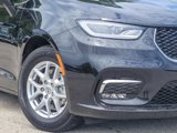 Certified 2023 Chrysler Pacifica Touring-L image 5