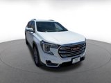 Used 2024 GMC Terrain SLT image 3