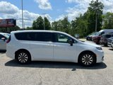 Used 2024 Chrysler Pacifica Select image 2