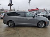 New 2025 Chrysler Pacifica Select image 4