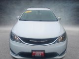 Used 2017 Chrysler Pacifica Touring-L image 2