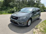 Used 2025 Chrysler Pacifica Select image 2