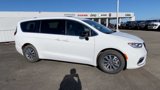 New 2025 Chrysler Pacifica Select image 2