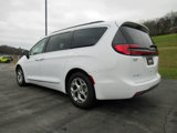 Used 2023 Chrysler Pacifica Limited image 3