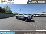 Used 2022 Toyota Tacoma TRD Off-Road image 2