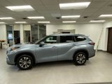 Used 2024 Toyota Highlander XLE image 2