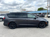 Used 2018 Chrysler Pacifica Touring-L Plus image 2