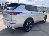 New 2025 Mitsubishi Outlander SE image 3