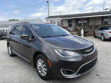 Used 2017 Chrysler Pacifica Touring-L image 6